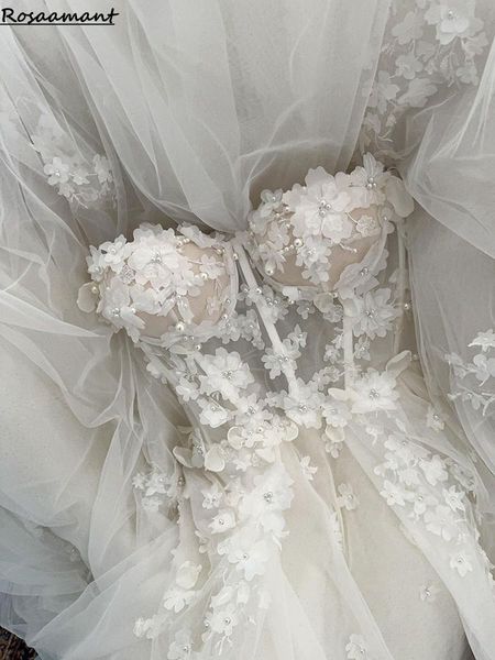 Romantisches Hochzeitskleid mit floraler Spitze, Schnürverschluss, herzförmiger A-Linie, maßgeschneidertes Prinzessin-Brautkleid mit 3D-Stickerei