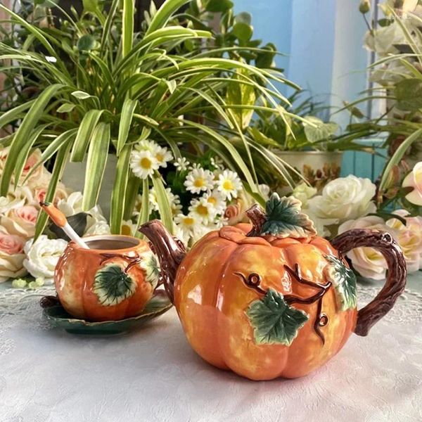 Set di stoviglie per il tè Teiera di zucca in ceramica dipinta europea Tazza da tè Piatto da dessert Set carino Caffettiera pomeridiana americana Decorazione per la casa