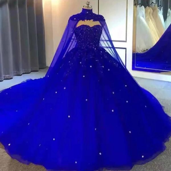 2024 Royal Blue Sweetheart Abiti Quinceanera per 15 16 anni Nuovo in pizzo Principessa Festa di compleanno Abiti da ballo Corsetto sul retro Nero Vino Rosso con Mantello