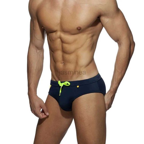 Homens Swimwear UXH Marca Mens Acolchoado Swimwear Contraste Cor Swim Briefs Push-Up Pad Sexy Homens Respirável Swim Suit Surf Beach Surfing Shorts 24327