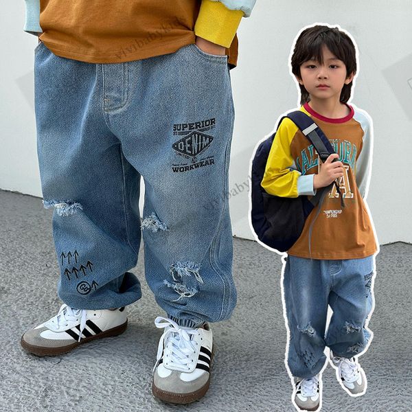 2024 Primavera ragazzi buco jeans bambini lettera stampata pantaloni in denim larghi bambini costine elastiche cavigliere pantaloni da cowboy Z7369