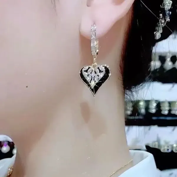 Brincos de argola requintados esmalte preto oco coração para mulheres charme cor dourada incrustação de zircônia gota acessórios de joias pendentes