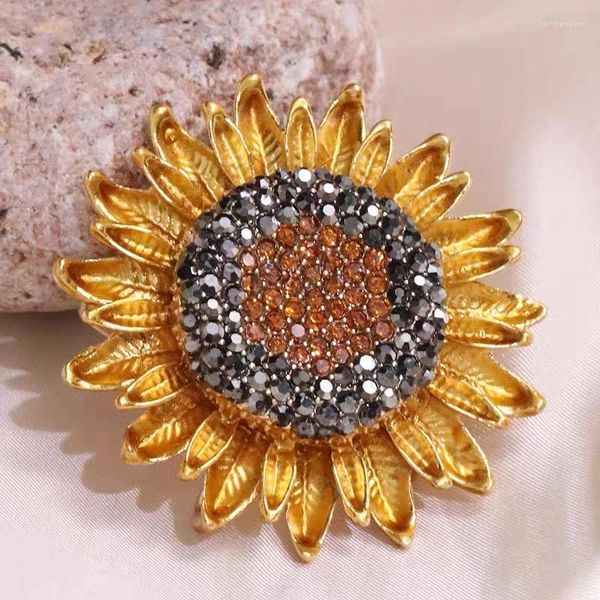 Spille Spilla di cristallo con strass Girasole Cubico Classico di lusso Designer Colletto in metallo Collare da donna Gioielli alla moda