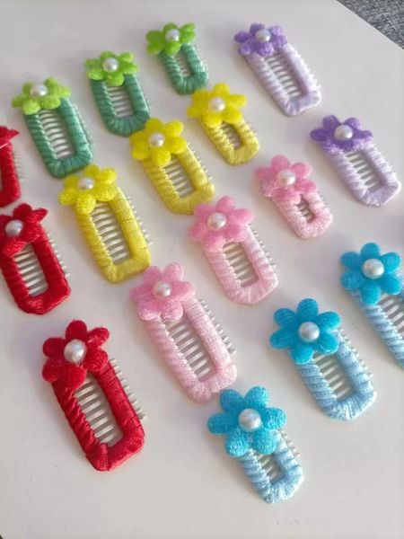 Hundebekleidung 20pcs Haustierhaarclip süße Blume Haarnadel Kammkatze Pflegezubehör Welpe Perlkopfschmuck Teddy Yorkshire Vorräte