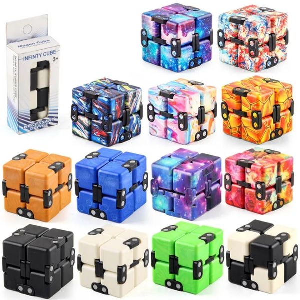 19 Stile Infinity Magic Cube Creative Galaxy Fitget-Spielzeug Antistress Office Flip Cubic Puzzle Mini Blocks Dekompressionsspielzeug Geeignet für alle Gruppen