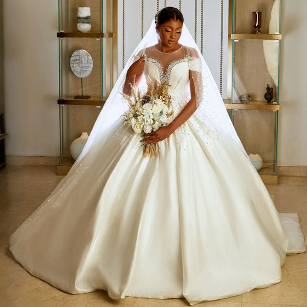 2024 afrikanische Nigeria-Hochzeitskleider, Brautkleider, Illusion-Hochzeitskleider, transparenter Ausschnitt, Perlen, Perlen, Ballkleider, Satin-Hochzeitskleid für schwarze Frauen und Mädchen NW151