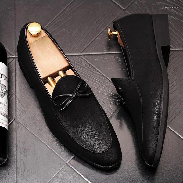 Scarpe casual Designer coreano Uomo Moda Abiti da festa di nozze Vera pelle Nera Slip-on Nappe Scarpe Mocassini traspiranti Chaussures