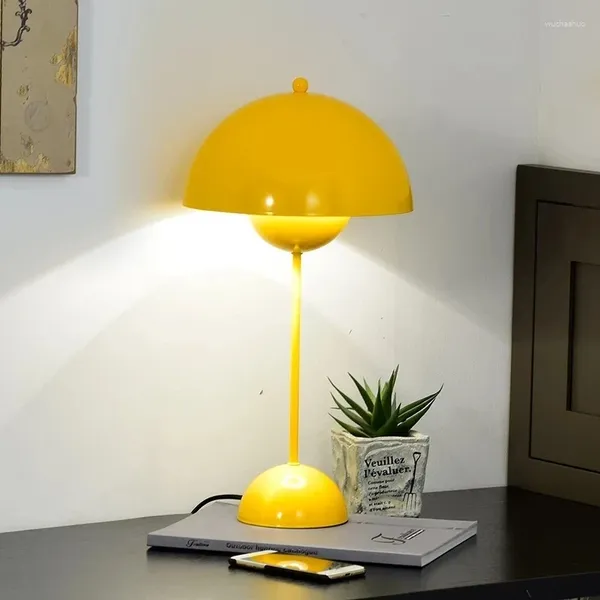 Tischlampen Wiederaufladbare Blumenknospe LED-Lampe Nachtlicht Pilz Nordic Nachttisch Hochzeitszimmer Schreibtisch Einfache Dekoration