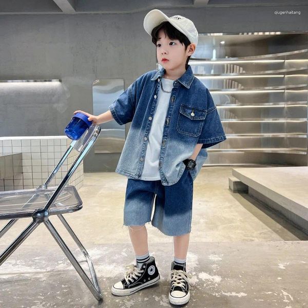 Completi di abbigliamento Abiti di jeans per ragazzi estivi 2024 Camicie a collo alto a maniche corte Pantaloncini Europeo americano Per bambini Alla moda