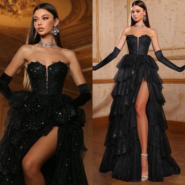 Favoloso abito da ballo nero a trapezio con paillettes a cuore gonna a strati abiti da sera formali eleganti abiti spaccati sulla coscia per occasioni speciali abiti da festa lunghi fino al pavimento