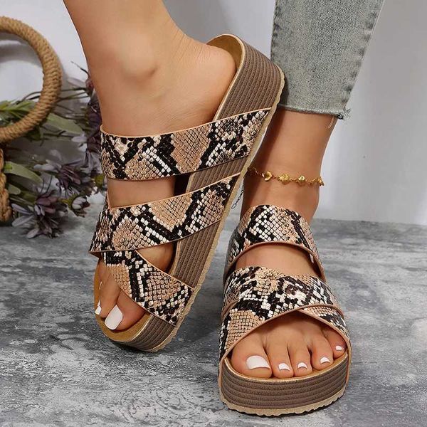 Hausschuhe Schlange Muster Dicken Boden Kork Sandalen Frauen Sommer Nicht-Slip Plattform Frau Cross Strap Casual Dias Schuhe 2023 H240328