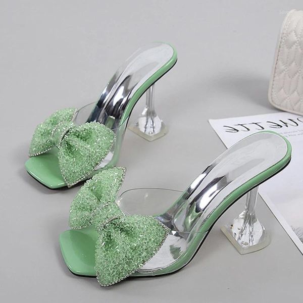Chinelos moda feminina 2024 sapatos de dedo quadrado transparente cola de vidro diamante uma palavra arrastar fino salto alto bombas zapatos