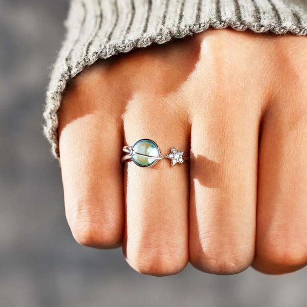 Cluster Ringe Frauen Drehbarer Stern Mond Angst Ring mit Geschenkkarte für Vintage Opal Planet Relief Spinner Schmuck