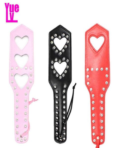 YUELV Couro Spanking Paddle Em Forma de Coração Escravo Paddle Fetiche Bondage Restraint Chicote Ass Flogger Knout Jogo Adulto Produtos Sexuais X07993759