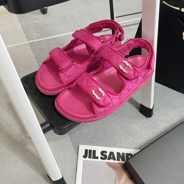 2024 designer de verão sandálias femininas planas de alta qualidade moda nova praia ao ar livre saindo preto sexy multi-color chinelos sandálias