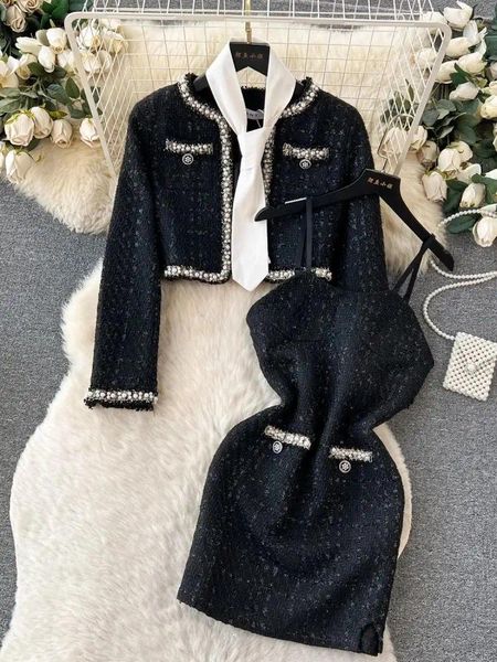 Abiti da lavoro invernali in lana nera a 3 pezzi Set da donna con cinturino per spaghetti che borda perle Tweed Mini abiti giacca corta cappotto sciarpa