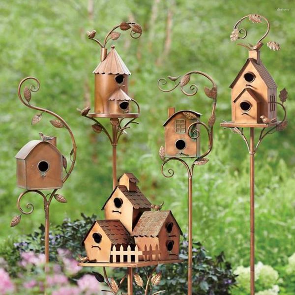 Gartendekorationen, Metall-Vogelhaus mit Stangen-Kunst-Cottage-Pfählen, Kolibri-Vogelhaus-Dekoration im Used-Look