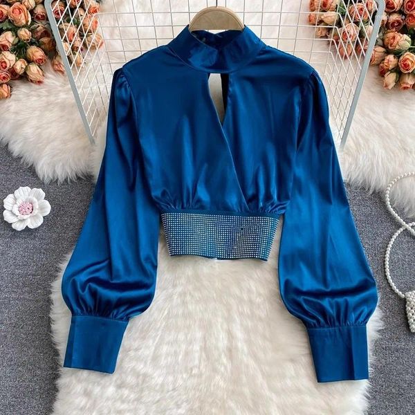 Kadınlar bluzlar Clothland kadınlar seksi boncuk mahsul üst kesim uzun kollu saten kısa stil bluz gömlek parlak sırtsız üstler blusa lb062