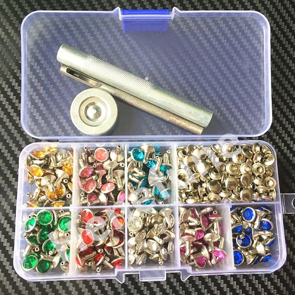 Accessori 240 pezzi 8 colori punk punte di diamanti rivetti/borchie di strass decorazioni rivetti per pelle/cintura/borsa rivetto fronte-retro fai da te + strumenti