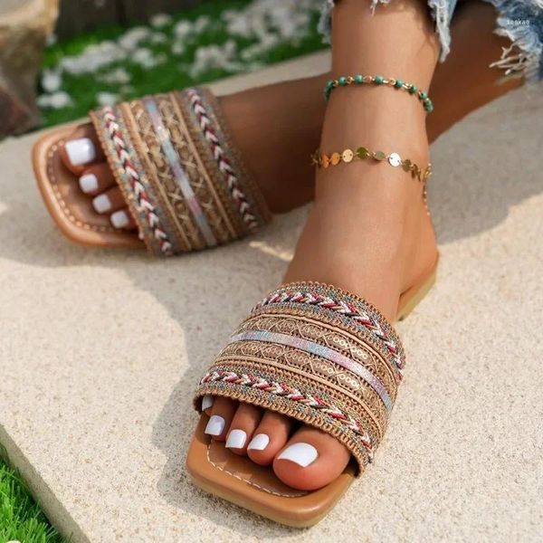 Тапочки 2024 Летняя женская мода на плоской подошве для женщин с открытым носком, комфортная уличная пляжная обувь, роскошные женские дизайнеры