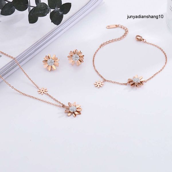 Neues einfaches Titanstahl-Gänseblümchen-Halsketten-Damen-Roségold-Ohrring-Mode-Armband-Schmuckset