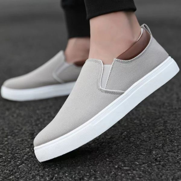 Sapatos homens sapatos de lona plana estilo coreano lowtop grande tênis de tamanho redonda de cabeça redonda lança leve casual em mocassins zapatos hombre