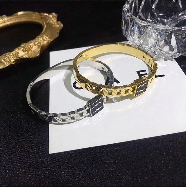 Bracciale rigido di design Bracciale rigido placcato oro 18 carati Regalo Amore Bracciale donna Primavera Romantica principessa Gioielli Famiglia Fascino Regalo Bracciale Gioielli Commercio all'ingrosso