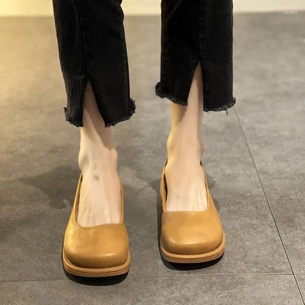 Sapatos casuais de couro plano kawaii feminino deslizamento em calçados femininos chegada bonito 2024 sapato designer original com em h