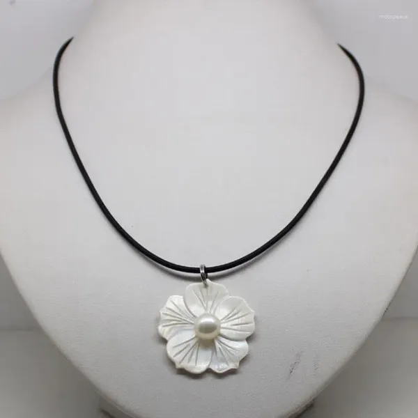 Ciondoli Ciondolo fiore conchiglia in madreperla d'acqua dolce naturale bianca di moda