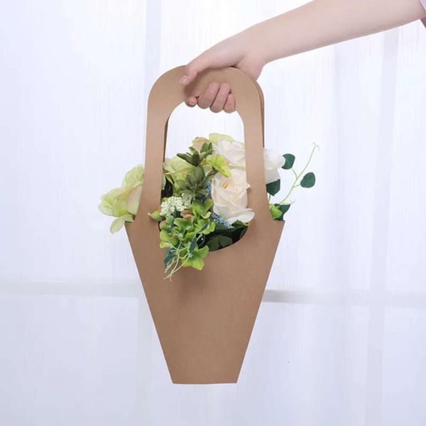 Carta Kraft Feative 10 Pz / lotto Forniture Coreana Scatola floreale portatile Negozio di fiori Materiale confezione Decorazione di nozze Bouquet di fiori artificiali Borsa regalo