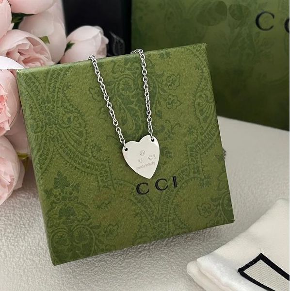 Collane con ciondolo retrò Collana con ciondolo a forma di cuore di design di marca per le donne Catena lunga in argento Amore Coppia Gioielli per la famiglia Gioielli per feste di nozze