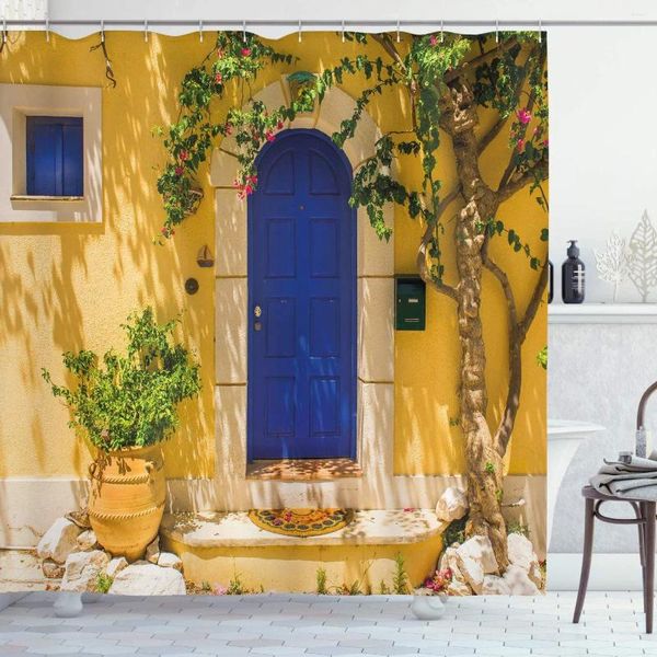 Duschvorhänge, gelber und blauer Vorhang, traditionelle griechische Haustür mit Blumen, Baum, mediterrane Landschaft, Stoffstoff