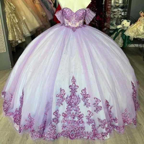 Helllila glänzendes Quinceanera-Kleid, mexikanisches Vestidos de 15, Prinzessinnen-Applikation, süßes 16. Geburtstag, Ballkleid, Aschenputtel-Mädchenkleid