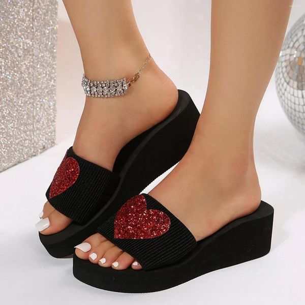 Pantofole da donna estate lampeggiante decorazione a cuore punta aperta pantofola con tacco in pendenza calzature per adulti da donna casual all'aperto comfort diapositive