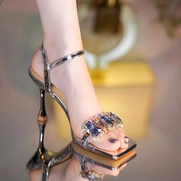 Женские сандалии золотого и серебряного цвета на высоком каблуке, лето 2023, с квадратным носком и блестящими кристаллами, тонкие туфли-лодочки для вечеринок с ремешками H240328