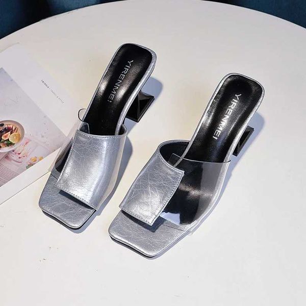 Chinelos Novo Verão Mulheres Sandálias de Salto Alto Moda Doce Cores Casuais Sapatos de Cor Misturada Prata H240328RZRF