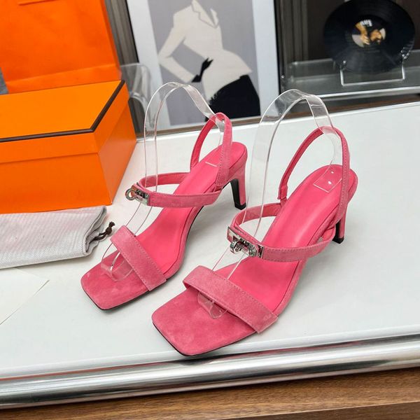 Moda yaz kadın sandalet tasarımcısı rahat ve minimalist iş yüksek topuk ayakkabıları tatil eğlence tokası kadın ayakkabıları