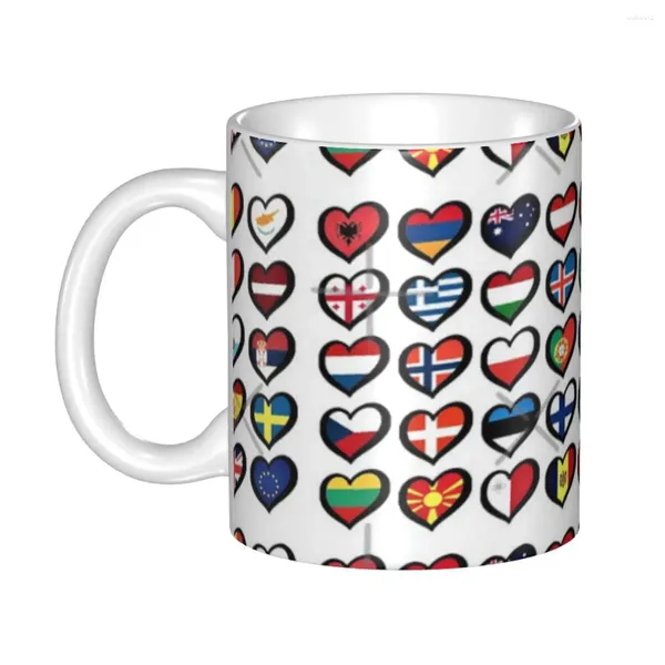 Tassen, Eurovision Song Contest, Flaggen, Herzen, Kaffee, lässig, mit Saftbecher aus Keramik auf dem Tisch
