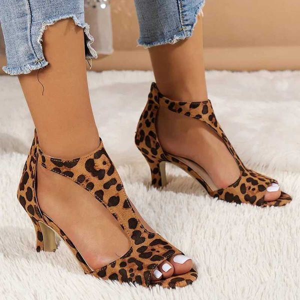 Sandalet Leopar Yüksek Topuklu Kadın Seksi Yaz Ayakkabıları 2024 Yeni Peep Toe Kısa ve Yağ Slayt Peluş Flep Pompası Jet H240328