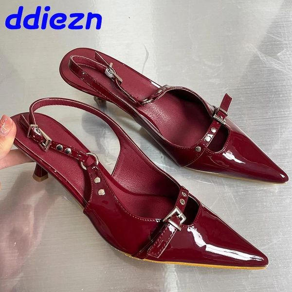 Scarpe eleganti Calzature Vino Rosso Donne eleganti Col tacco Scivoli femminili di lusso Fibbia Moda Scarpe basse da donna Tacchi alti Punta a punta