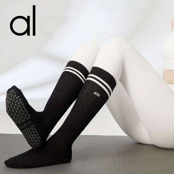 Al Yoga Kadınlar Çalışma Gym Pilates Socks Striped Uzun Yoga Sonbahar Kış Yeni Profesyonel Anti Slip Pilates Buzağı Çorapları