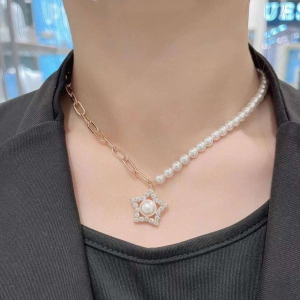 Collana di gioielli Swarovski Stella dei desideri Collana asimmetrica con stella emblema Collana di perle con stella a cinque punte alla moda