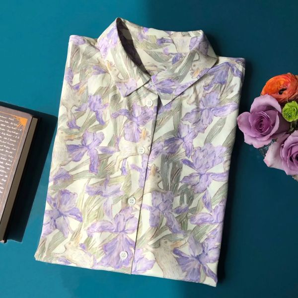 Camicia elegante da donna in seta stile fresco francese Camicia a polo a maniche lunghe con motivo stampa iris con fondo verde chiaro