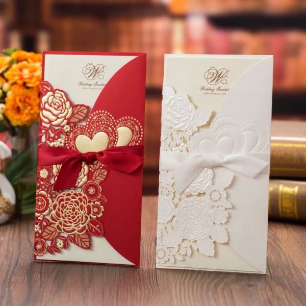 Acessórios 50 pcs Laser Cut Rose Coração Convites de Casamento Cartões Cartões Personalize com Fita Decoração de Casamento Evento Fontes de Festa