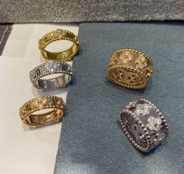 Nuovo anello di lusso a quattro foglie di trifoglio Anello di diamanti classico di moda a faccia larga per donna Anello di gioielli di design in oro 18 carati di alta qualità