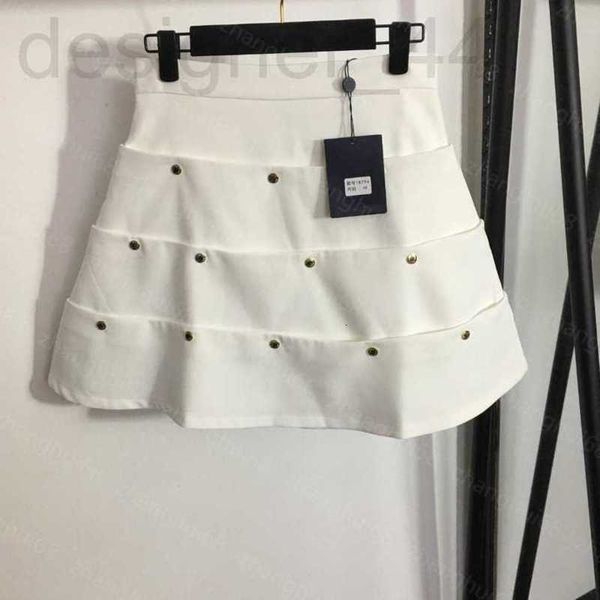 Röcke Designer 23SS Damenbekleidung Geschichtete Nietenknöpfe verschönern A-Linien-Kurzrock mit hoher Taille, hochwertige Damenbekleidung A1 8UBR