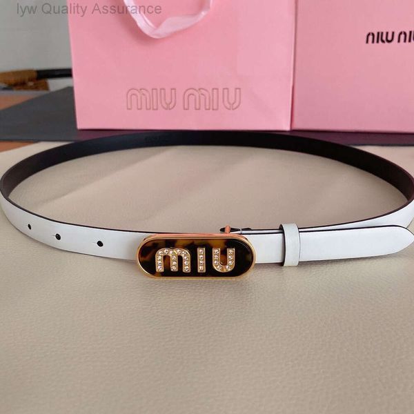 Designer miuimiui Gürtel Star Style Slim Waistband Miao Family Acryl mit Bohrerschicht Modischer und westlicher Gürtel Trendiger und eleganter leichter Luxus