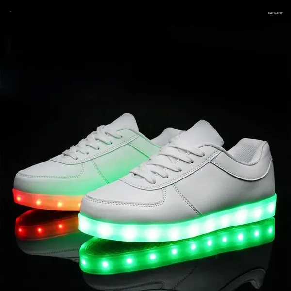 Sıradan Ayakkabı Unisex LED Boyut 35-46 Moda Çift Aydınlık Spor ayakkabıları Işıklar Çocuklar İçin Kızlar Erkekler Erkek Kadın Parlayan Ayakkabı Siyah Beyaz