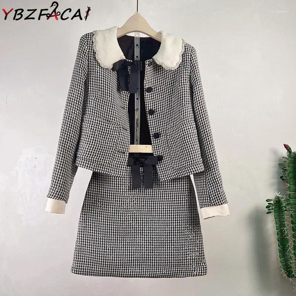 Abiti da lavoro Autunno Inverno Premium Nero Bianco Plaid Abito in tweed Elegante Donna 2024 Colletto in pizzo Giacca con strass Minigonna Set 2 pezzi