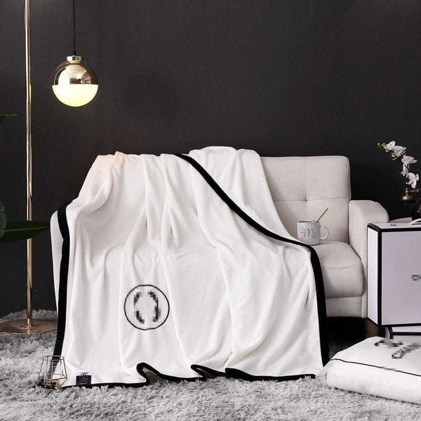 Mode Marke Korallen Fleece Große Marken Klassischen Stil Flanell Geschenk Decke Sofa Abdeckung Reise Abdeckung Decken Großhandel